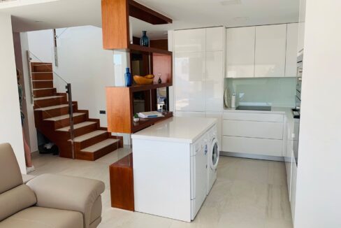 o_1j7gv3kkh1is6127q1qvj7141gb12b